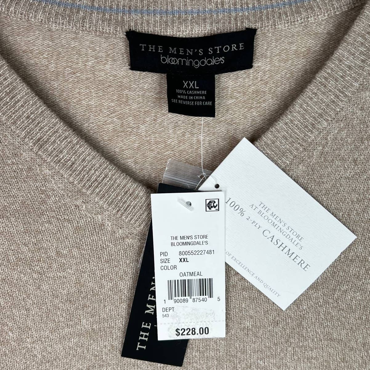 The Men's Store Bloomingdale's Cashmere US XXL Classic Pullover V-Neck Long Sleeve